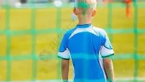 传奇落幕！曼城中场巨星费尔南迪尼奥宣布退役，23载荣耀生涯画上圆满句点